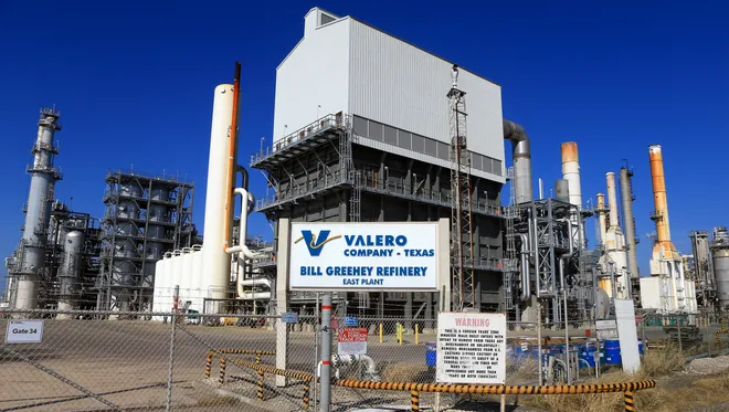 Valero Energy Corporation asphalt storage tank