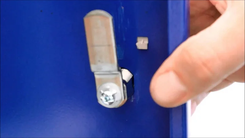how to remove a cam lock